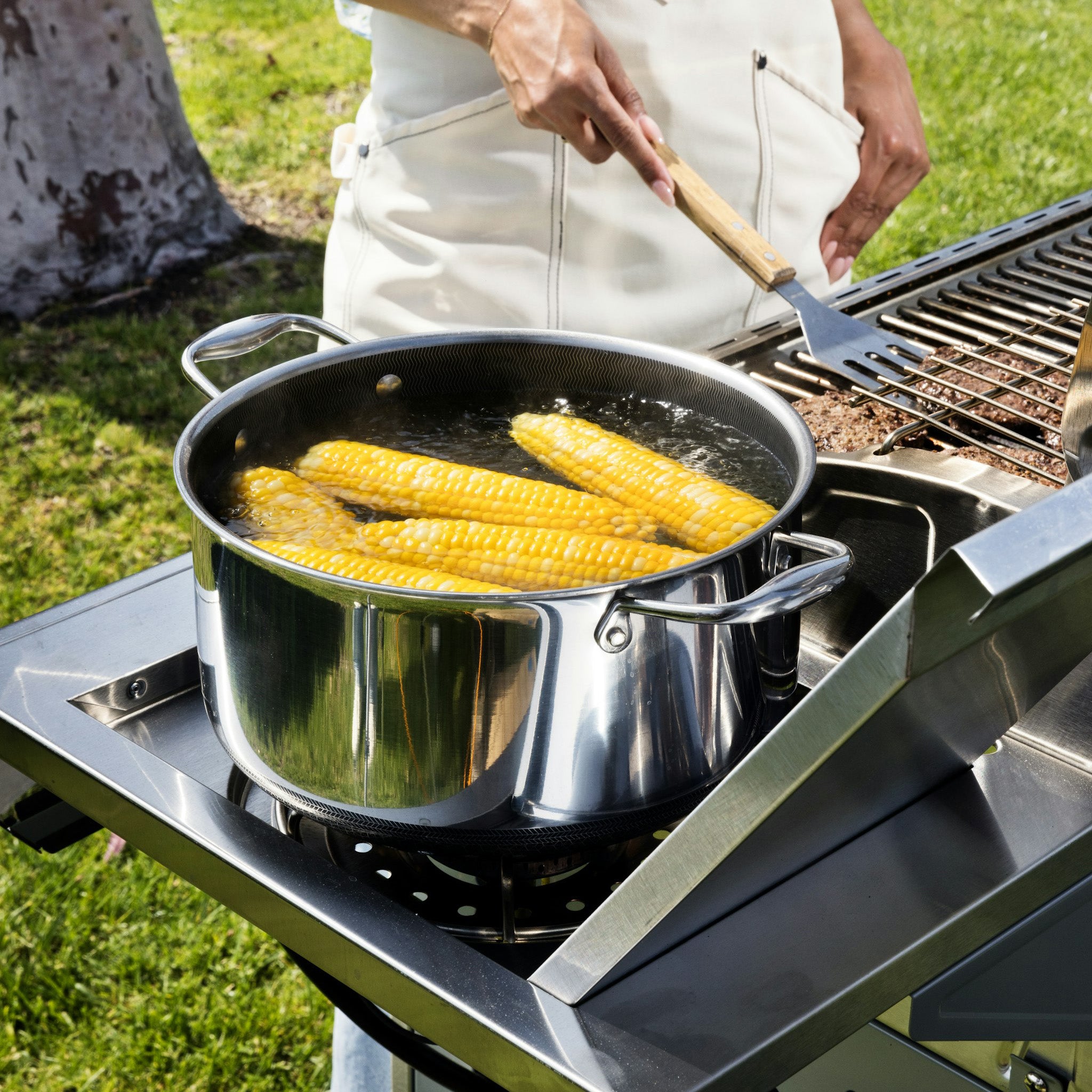 Hybrid Stock Pot with Lid, 10-Qt - Image 8