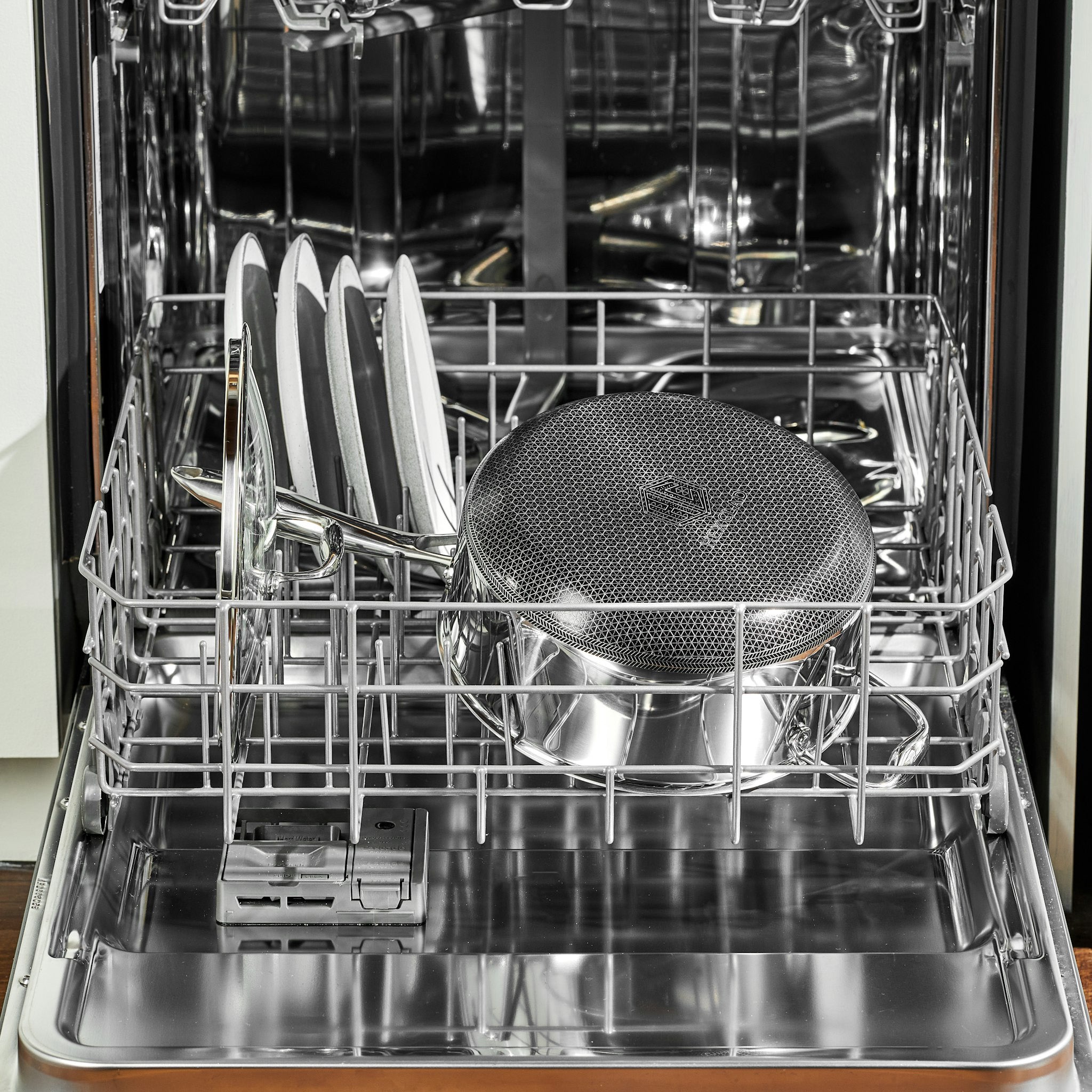 Hybrid Saucepan With Lid, 3-Qt - Image 8